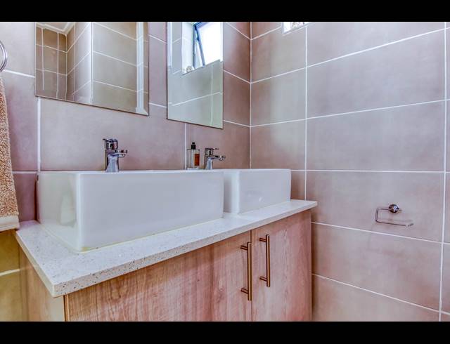 2 BEDROOM APARTMENT RENTED IN BRYANSTON